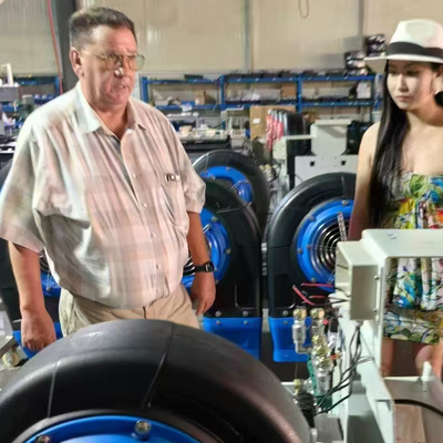 Hệ thống tái chế nước rửa xe 110L hiệu quả cao  Máy rửa xe tự động không chạm Công suất đầu ra 1500W robot rửa xe